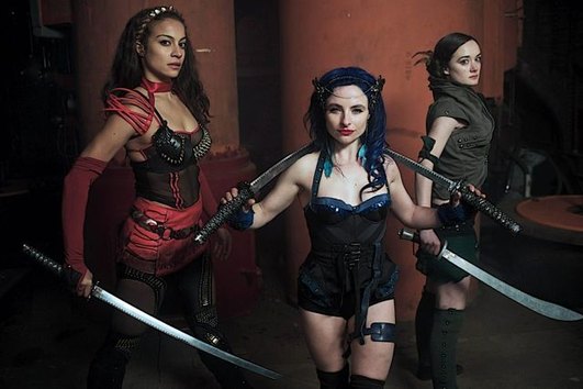 Lauren alongside the Babes with Blades Warrioress-Cecily Fay (centre)
