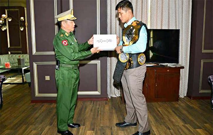 Aung La is honored by Myanmar Commander in Chief