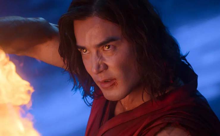 Liu Kang charges the fire of a Shaolin warrior in Mortal Kombat.